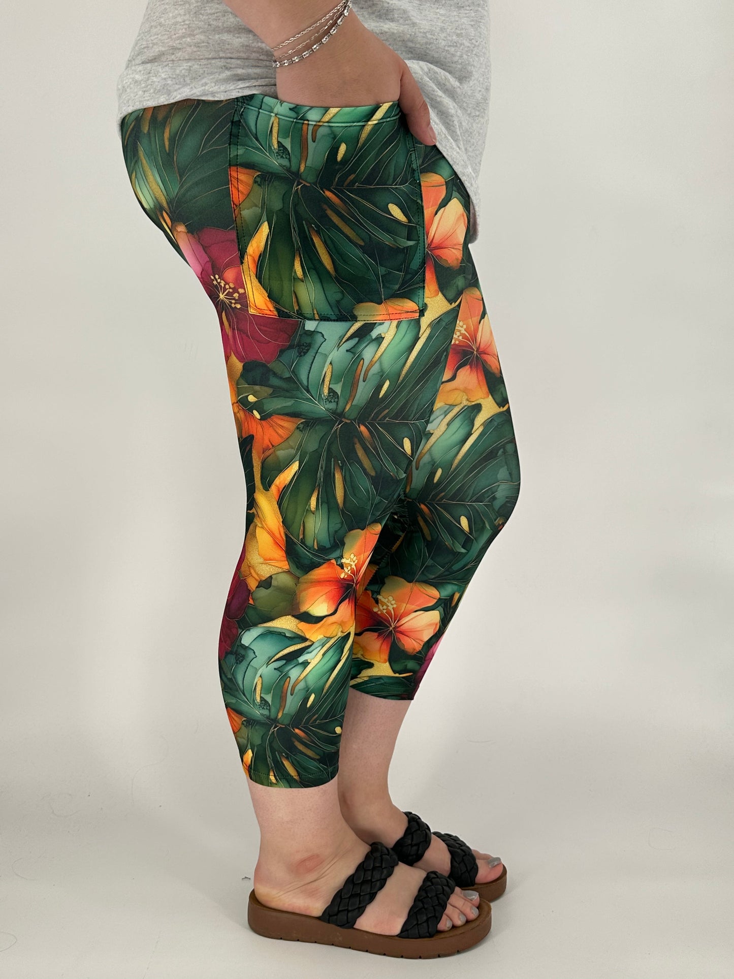 Tropical Vibes Capri w/ Pockets