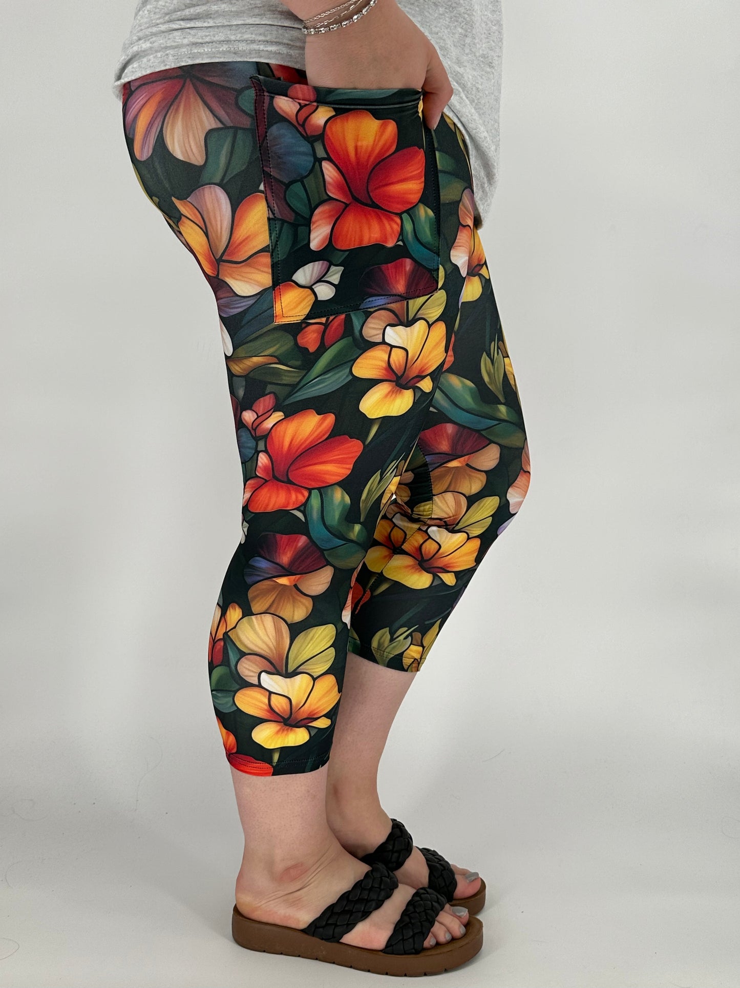 Shades of Color Capri w/ Pockets