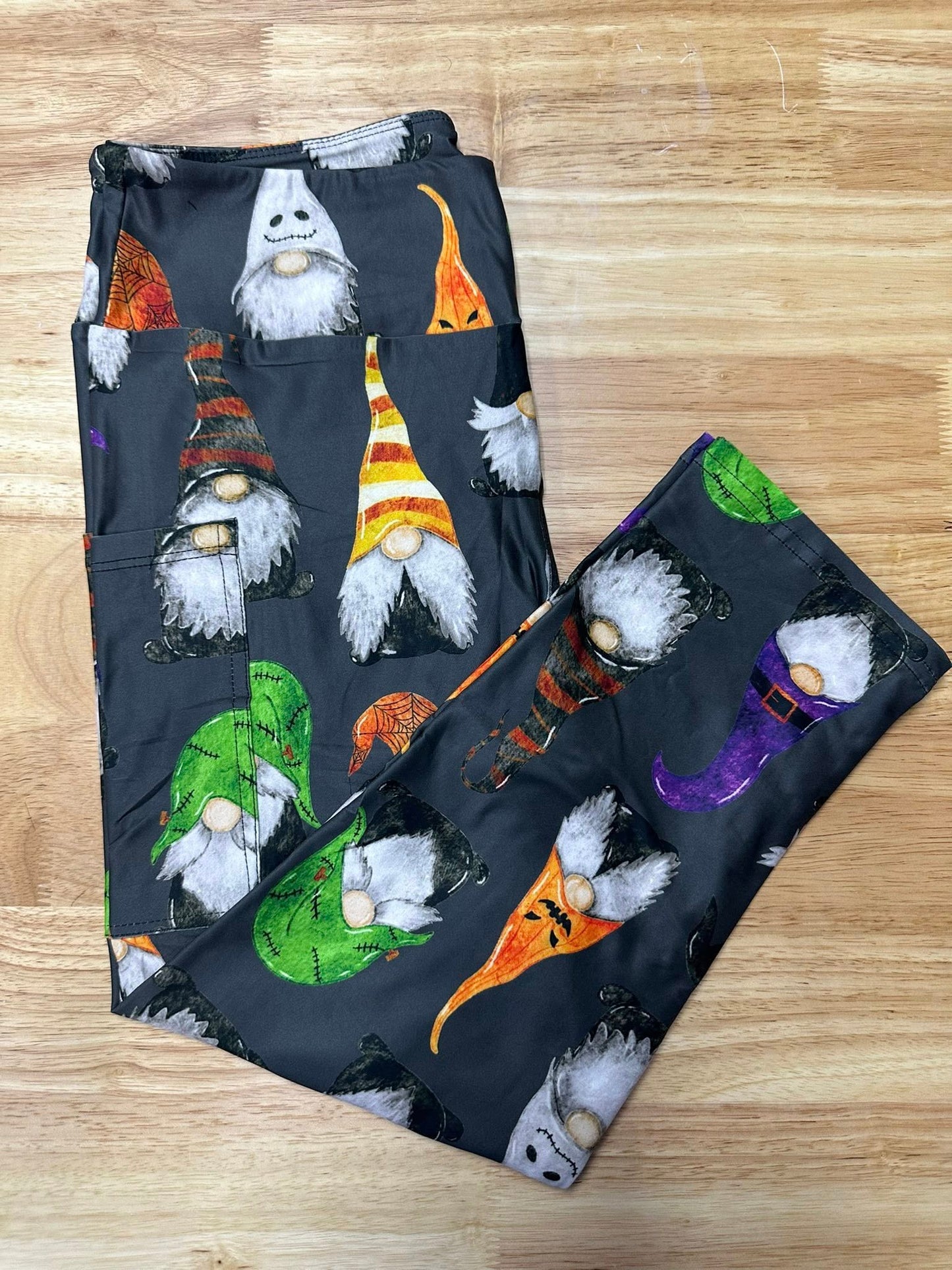 Spooky Gnome Capri w/ Pockets